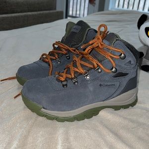 Columbia hiking boots
